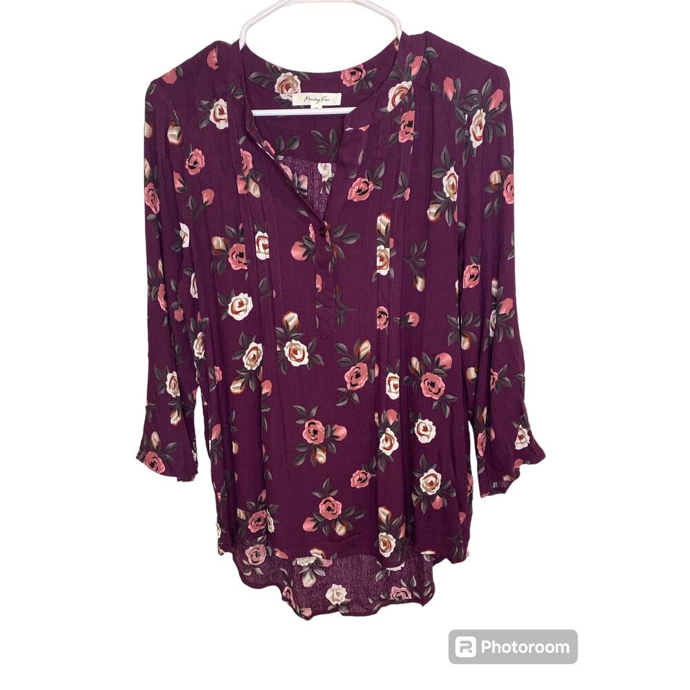 Stitch Fix - MONDAY FUN Kearney Henley Blouse size Medium